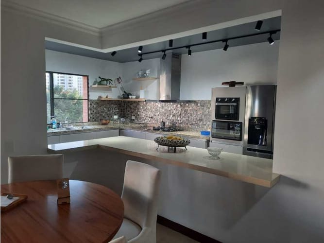 Apartamento de 4 alcobas en venta en Santa Rita, Cali, 195 m² · foto 4 de 12
