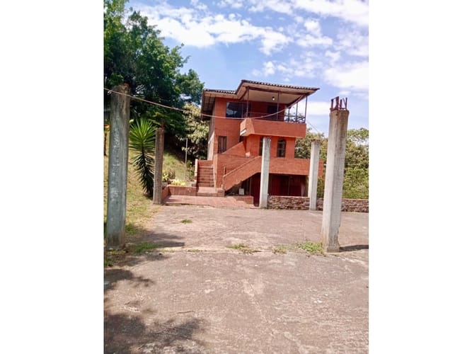 Apartamento en venta en Villacarmelo, Cali, 192 m² · foto 3 de 8