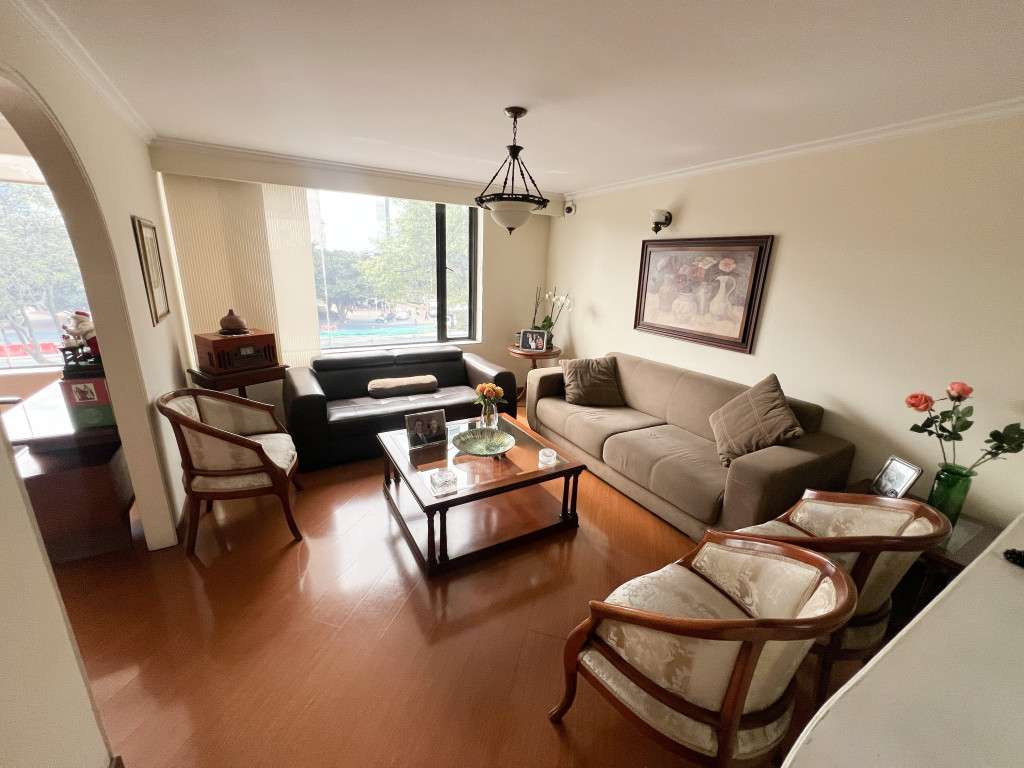 Apartamento en venta en Santa Barbara, Bogotá · foto 3 de 13