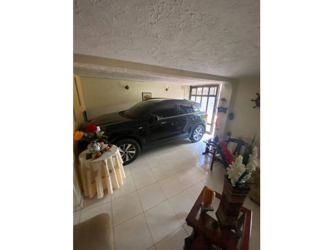 Casa de 8 alcobas en venta en Colseguros Andes, Cali, 360 m² · foto 2 de 20