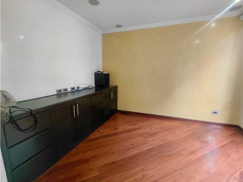 Casa en venta en Las Lomas, Bogotá · foto 3 de 21