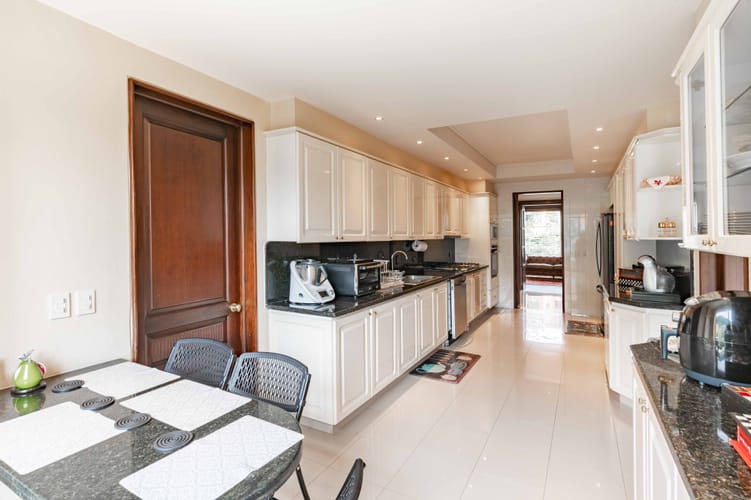 Apartamento de 3 alcobas en venta en Santa Barbara Alta, Bogotá, 305 m² · foto 14 de 20