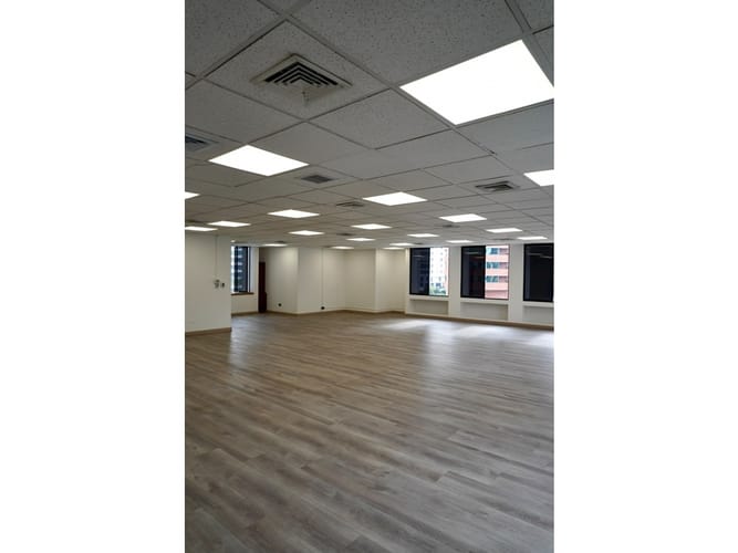 Oficina en arriendo en El Poblado, Medellín, 127 m² · foto 3 de 6