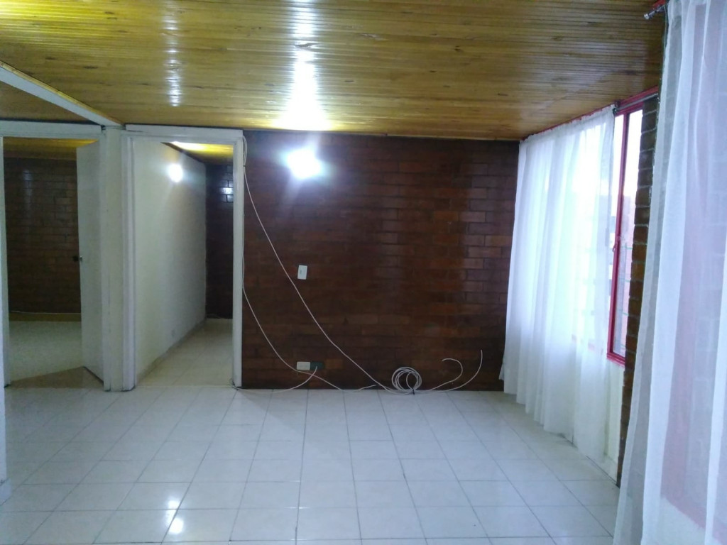 Apartamento en venta en Lago Timiza, Bogotá · foto 2 de 19