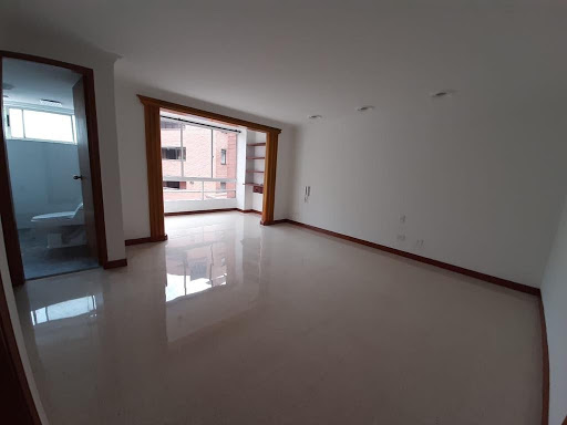 Apartamento en arriendo en Laureles, Medellín · foto 2 de 24