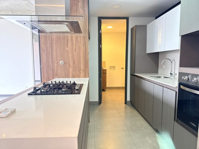 Apartamento de 2 alcobas en arriendo en El Poblado, Medellín, 115 m² · foto 7 de 16