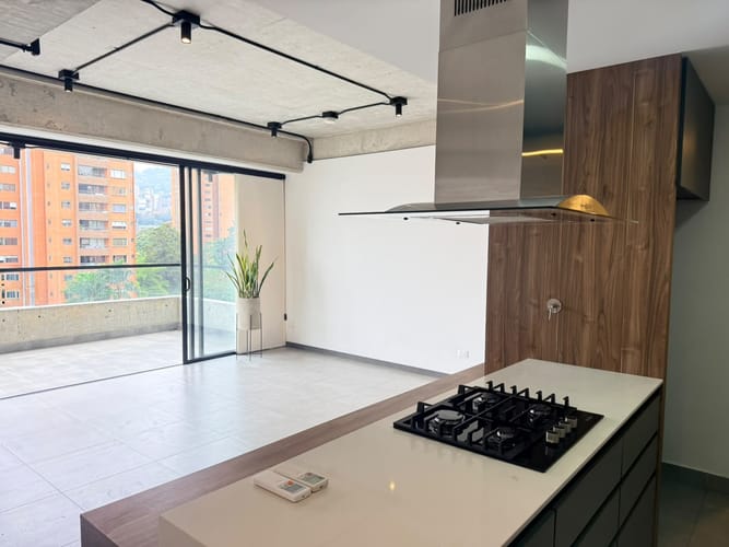 Apartamento de 2 alcobas en arriendo en El Poblado, Medellín, 115 m² · foto 3 de 16