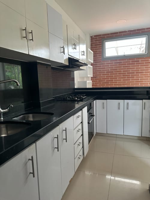 Casa de 3 alcobas en venta en Ub. Entre Rios Et. Ii, Ibagué, 220 m² · foto 9 de 14