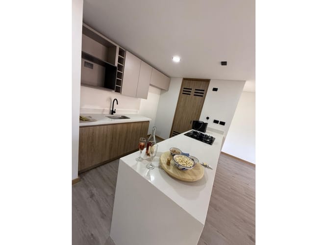 Apartamento de 1 alcoba en arriendo en El Poblado, Medellín, 61 m² · foto 2 de 18