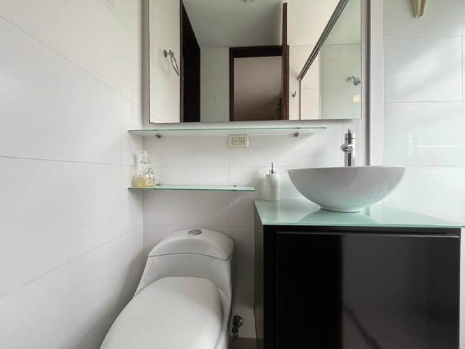 Apartamento de 3 alcobas en arriendo en El Poblado, Medellín, 216 m² · foto 18 de 19