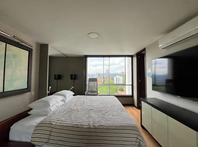 Apartamento de 3 alcobas en arriendo en El Poblado, Medellín, 216 m² · foto 12 de 19
