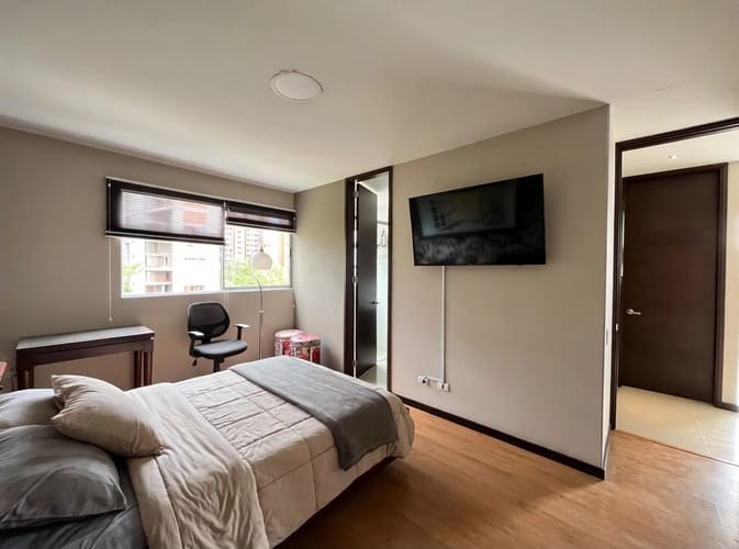 Apartamento de 3 alcobas en arriendo en El Poblado, Medellín, 216 m² · foto 13 de 19