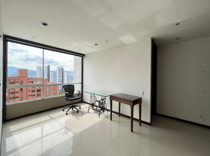 Apartamento de 3 alcobas en arriendo en El Poblado, Medellín, 216 m² · foto 6 de 19