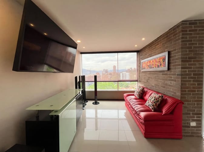 Apartamento de 3 alcobas en arriendo en El Poblado, Medellín, 216 m² · foto 8 de 19