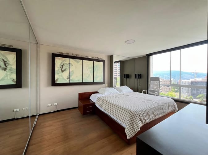 Apartamento de 3 alcobas en arriendo en El Poblado, Medellín, 216 m² · foto 11 de 19