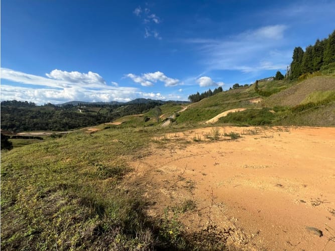 Lote en venta en La Mosquita, Rionegro, 1963 m² · foto 2 de 8