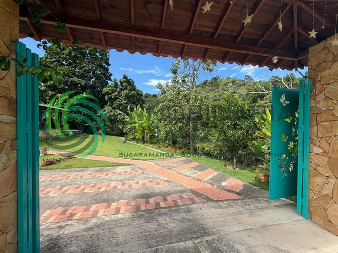 Casa de 3 alcobas en venta en Los Llanitos, Piedecuesta, 250 m² · foto 3 de 24
