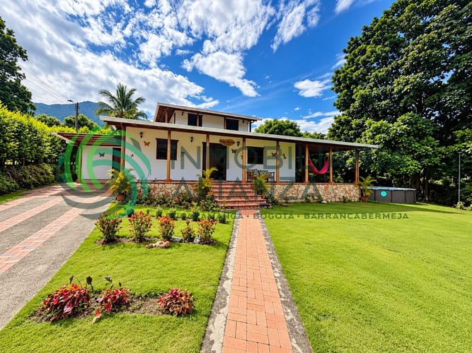 Casa de 3 alcobas en venta en Los Llanitos, Piedecuesta, 250 m² · foto 4 de 24