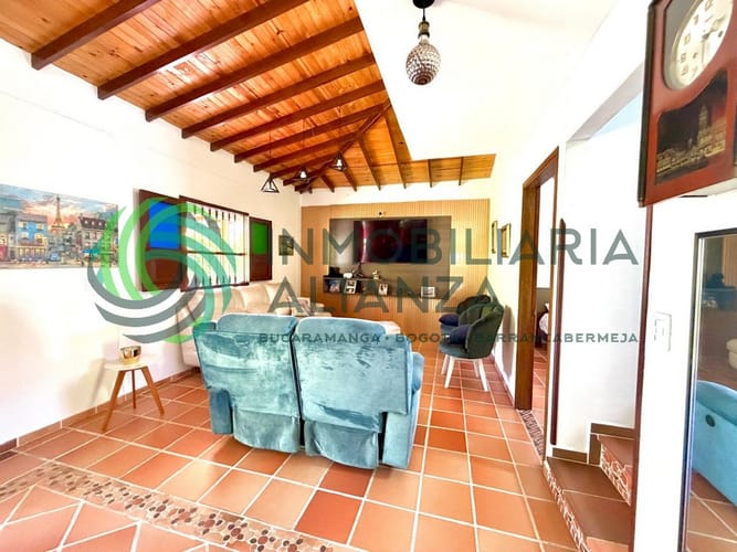 Casa de 3 alcobas en venta en Los Llanitos, Piedecuesta, 250 m² · foto 8 de 24