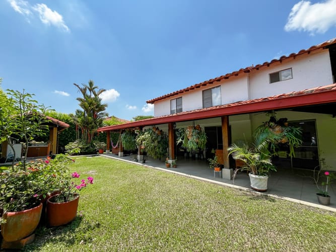 Casa de 4 alcobas en venta en Pance, Cali, 250 m² · foto 2 de 24