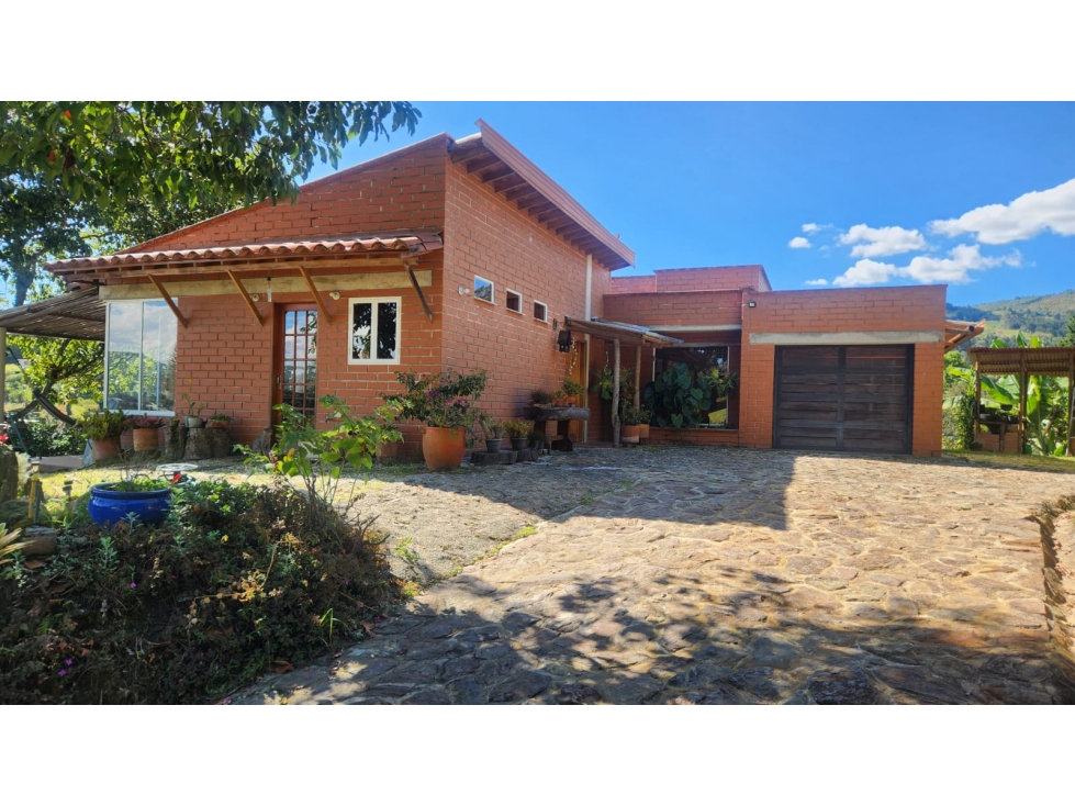 Casa de 3 alcobas en venta en La Mosca, Guarne, 168 m² · foto 2 de 24