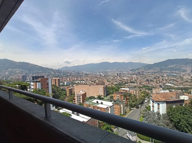 Apartamento de 3 alcobas en arriendo en Loma Del Esmeraldal, Envigado, 112 m² · foto 2 de 20