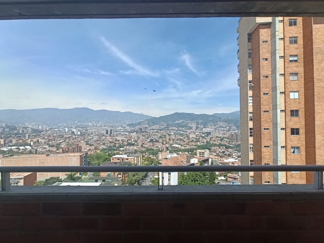 Apartamento de 3 alcobas en arriendo en Loma Del Esmeraldal, Envigado, 112 m² · foto 3 de 20