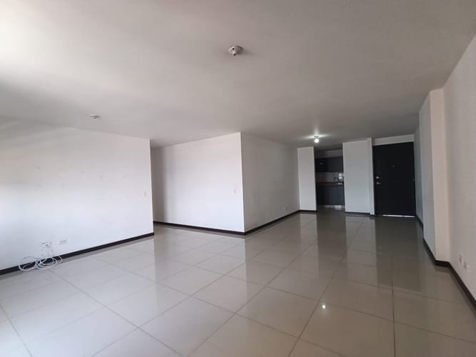 Apartamento de 3 alcobas en arriendo en Loma Del Esmeraldal, Envigado, 112 m² · foto 4 de 20