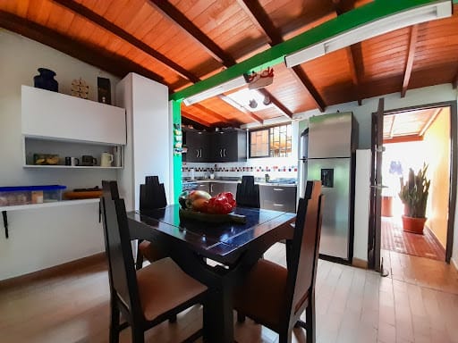 Casa de 5 alcobas en venta en El Chocho, Envigado, 194 m² · foto 3 de 15