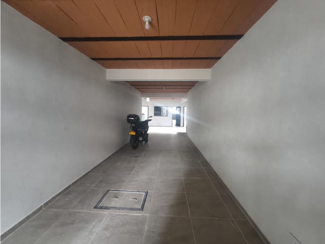 Edificio en venta en El Gran Limonar Cataya, Cali, 1100 m² · foto 3 de 24