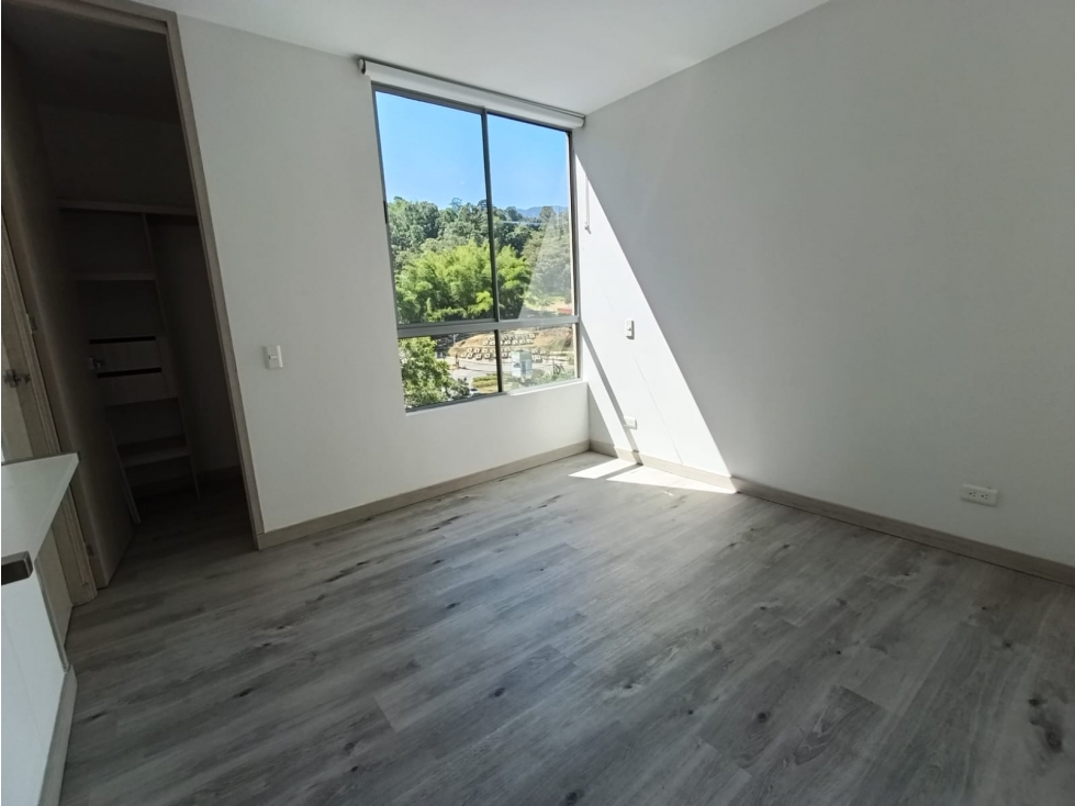 Apartamento en venta en Loma Del Escobero, Envigado · foto 8 de 15