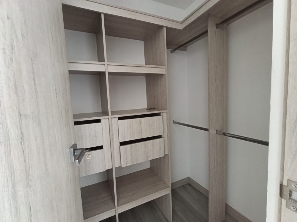 Apartamento en venta en Loma Del Escobero, Envigado · foto 10 de 15