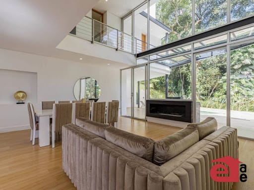 Casa de 6 alcobas en arriendo en Belén, Medellín, 502 m² · foto 3 de 24