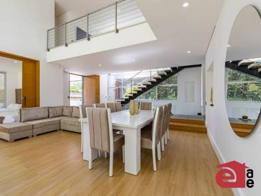 Casa de 6 alcobas en arriendo en Belén, Medellín, 502 m² · foto 4 de 24