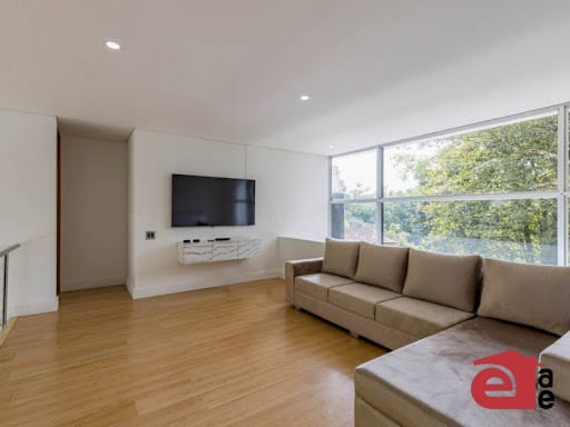 Casa de 6 alcobas en arriendo en Belén, Medellín, 502 m² · foto 6 de 24