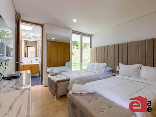 Casa de 6 alcobas en arriendo en Belén, Medellín, 502 m² · foto 12 de 24