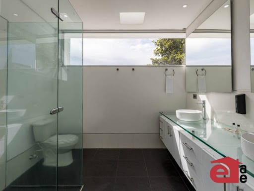 Casa de 6 alcobas en arriendo en Belén, Medellín, 502 m² · foto 17 de 24