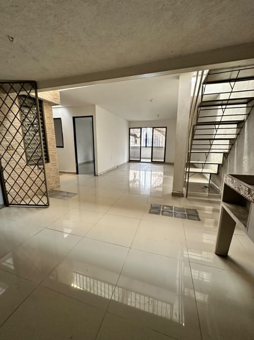 Casa de 7 alcobas en venta en Metropolitano Del Norte, Cali, 336 m² · foto 2 de 15