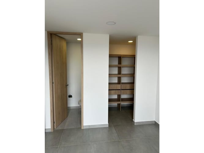 Apartamento de 3 alcobas en venta en Loma De San Jose, Sabaneta, 67 m² · foto 6 de 15