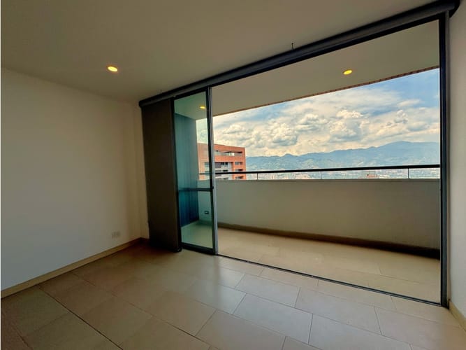 Apartaestudio en venta en Loma De Los Gonzalez, Medellín, 55 m² · foto 3 de 24