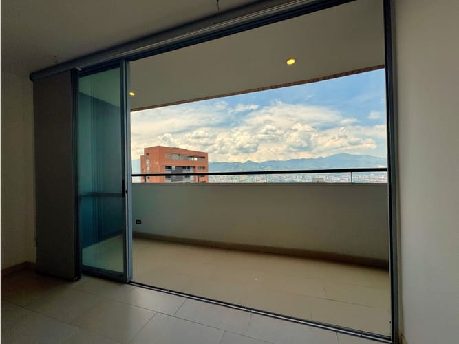 Apartaestudio en venta en Loma De Los Gonzalez, Medellín, 55 m² · foto 4 de 24