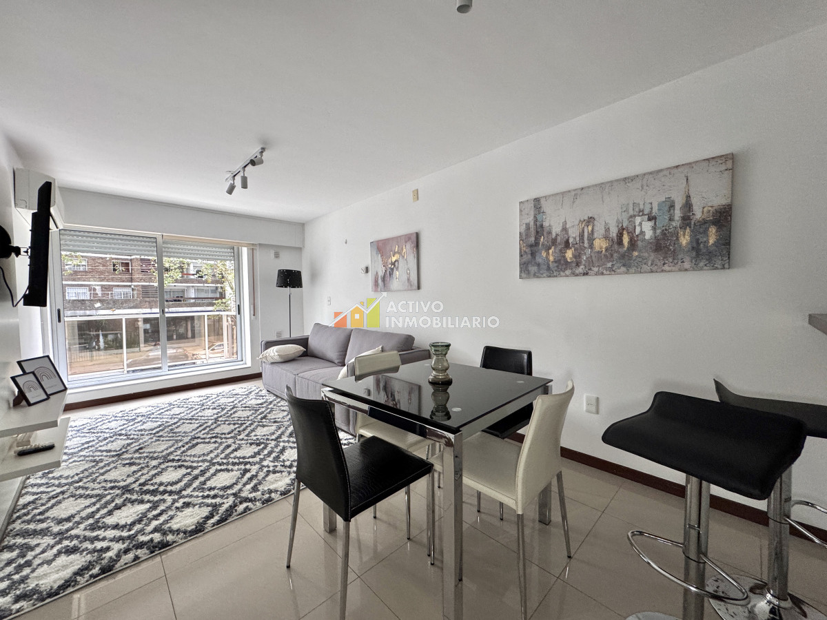Alquiler apartamento 2 dormitorios amueblado mas patio con parrillero · Foto 3