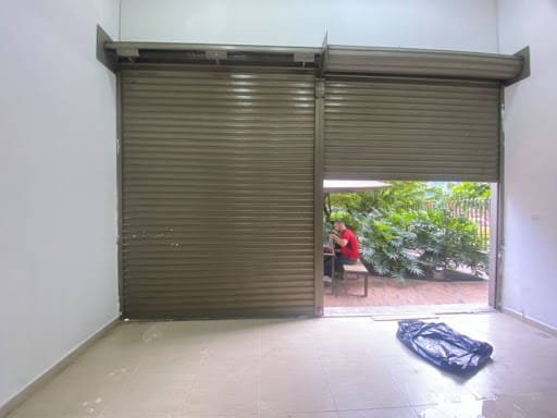 Local en arriendo en Bombona No.1, Medellín, 30 m² · foto 2 de 5