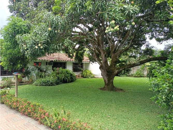 Casa de 4 alcobas en venta en Ciudad Jardin, Cali, 500 m² · foto 2 de 24