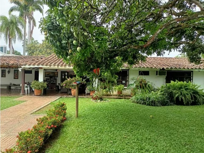 Casa de 4 alcobas en venta en Ciudad Jardin, Cali, 500 m² · foto 3 de 24