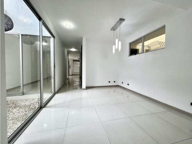 Casa de 5 alcobas en venta en La Flora, Cali, 380 m² · foto 24 de 24
