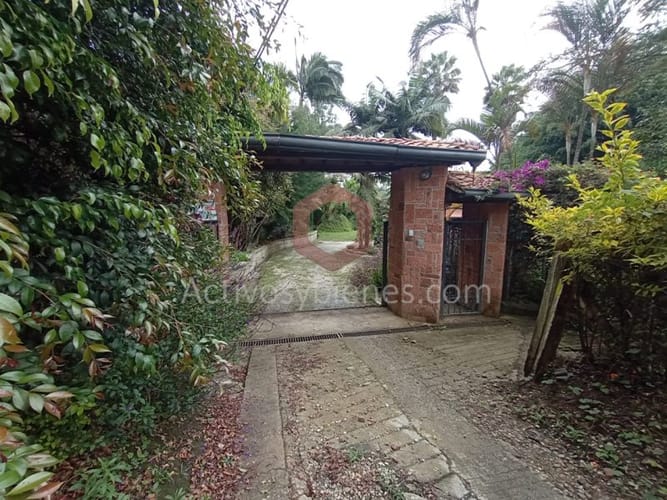 Casa de 9 alcobas en venta en Los Colegios, Rionegro · foto 3 de 24