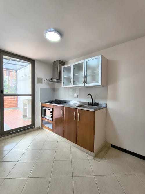 Apartamento de 3 alcobas en arriendo en Los Alcazares, Medellín, 100 m² · foto 7 de 10