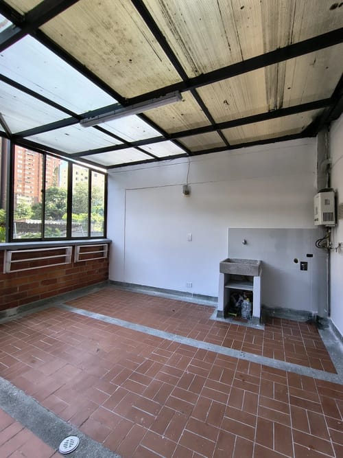 Apartamento de 3 alcobas en arriendo en Los Alcazares, Medellín, 100 m² · foto 8 de 10