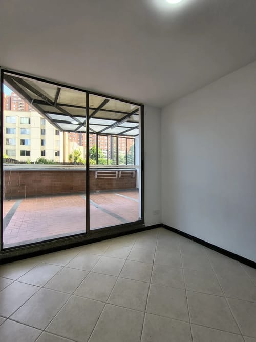 Apartamento de 3 alcobas en arriendo en Los Alcazares, Medellín, 100 m² · foto 10 de 10